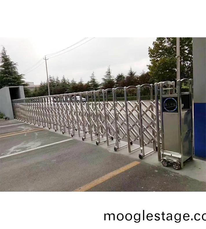 電(dian)動伸(shen)縮門